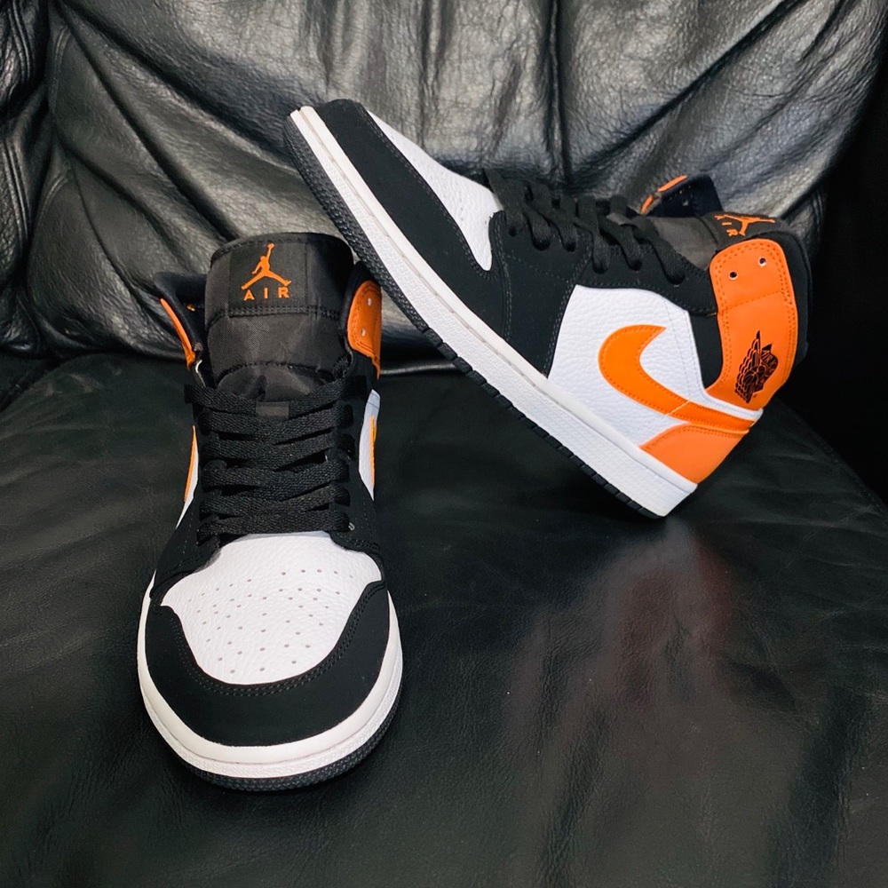 Jordan 1 Mid Size 9.5